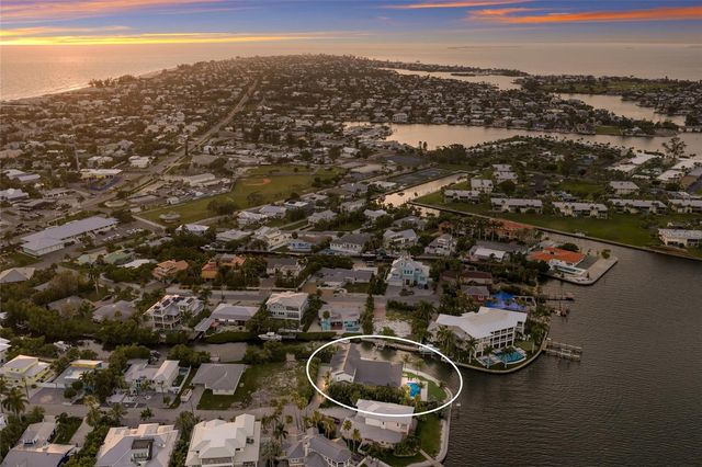 526 56TH STREET, Holmes Beach, FL 34217