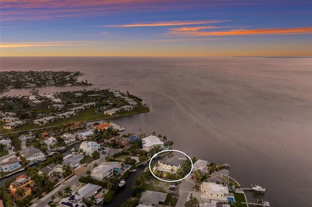526 56TH STREET, Holmes Beach, FL 34217