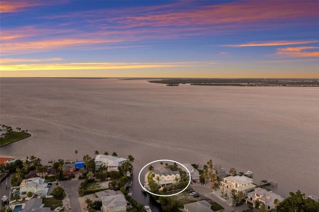 526 56TH STREET, Holmes Beach, FL 34217