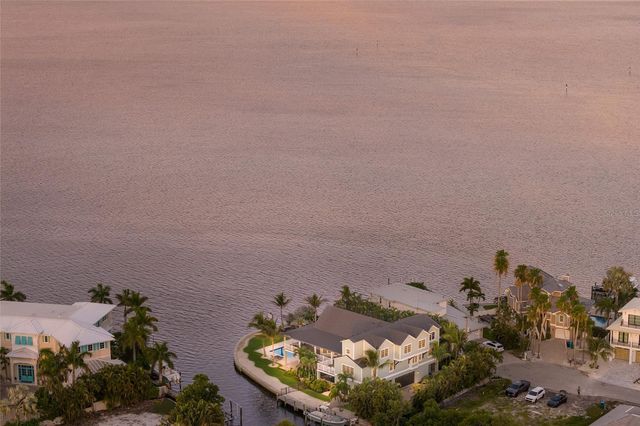 526 56TH STREET, Holmes Beach, FL 34217