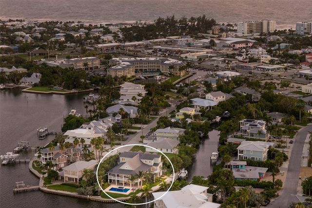 526 56TH STREET, Holmes Beach, FL 34217