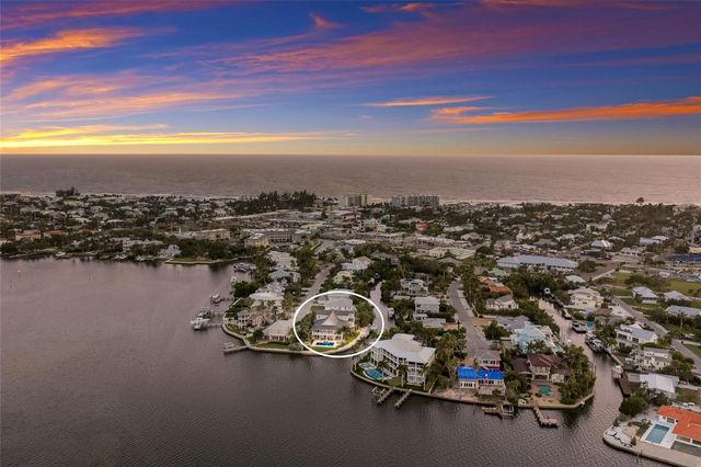 526 56TH STREET, Holmes Beach, FL 34217