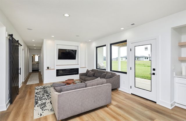 17938 Hammontree Circle, Clive, IA 50325
