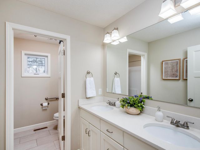 5029 Hankerson Avenue, Edina, MN 55436