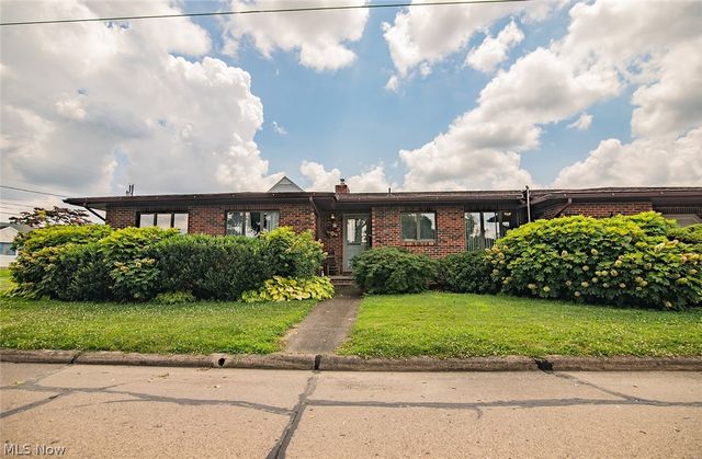 700 Victoria Avenue, Williamstown, WV 26187