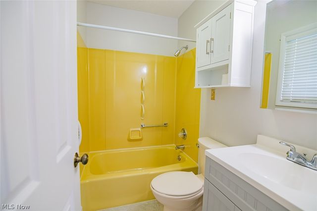 700 Victoria Avenue, Williamstown, WV 26187