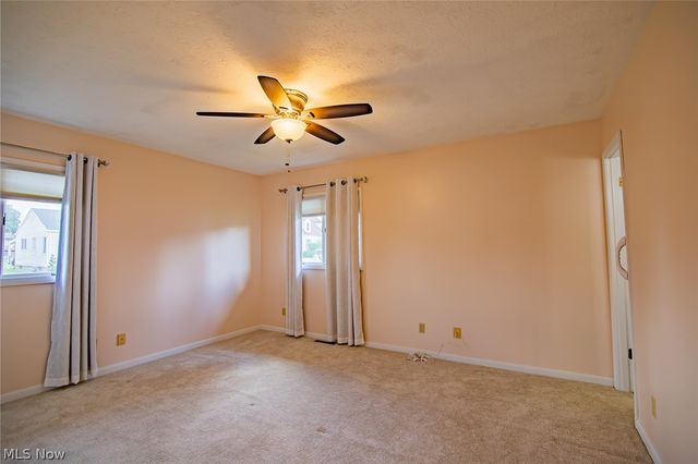 700 Victoria Avenue, Williamstown, WV 26187