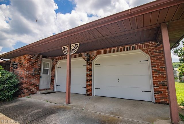 700 Victoria Avenue, Williamstown, WV 26187