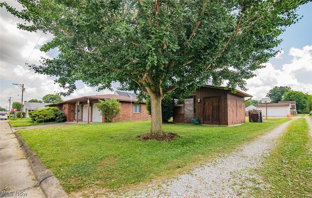 700 Victoria Avenue, Williamstown, WV 26187