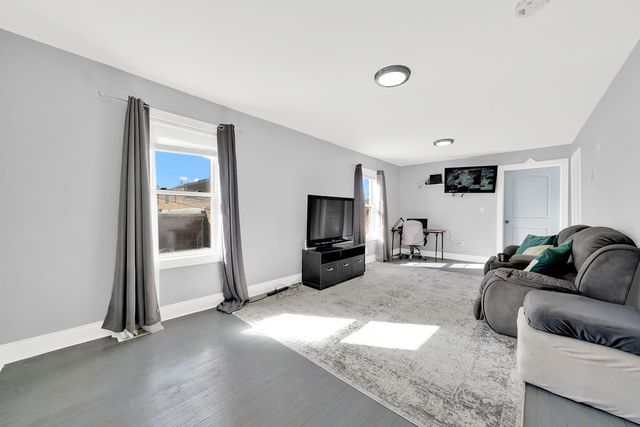 9436 S Spaulding Avenue, Evergreen Park, IL 60805