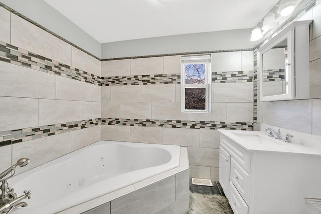 9436 S Spaulding Avenue, Evergreen Park, IL 60805