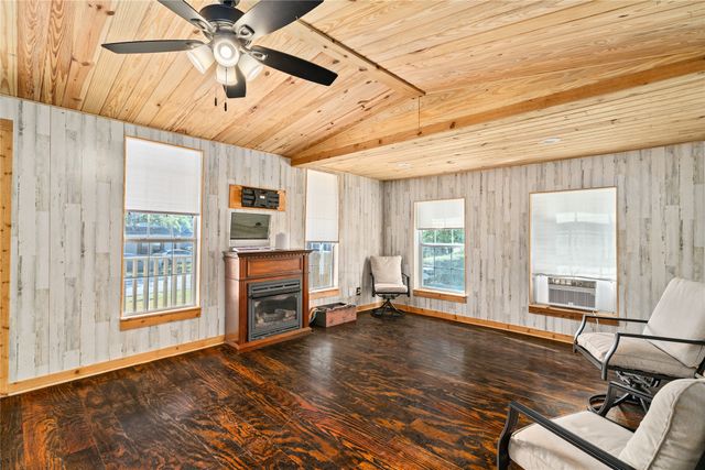 1216 Wesley Street, Greenville, TX 75401