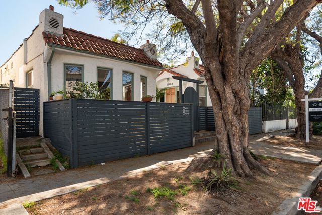 5846 Willoughby Ave, Los Angeles, CA 90038