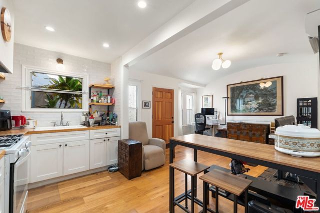 5846 Willoughby Ave, Los Angeles, CA 90038