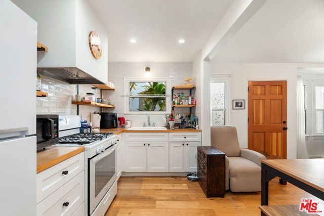 5846 Willoughby Ave, Los Angeles, CA 90038