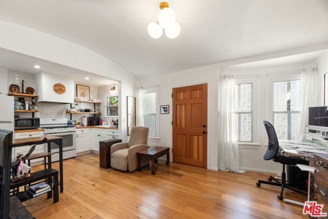 5846 Willoughby Ave, Los Angeles, CA 90038