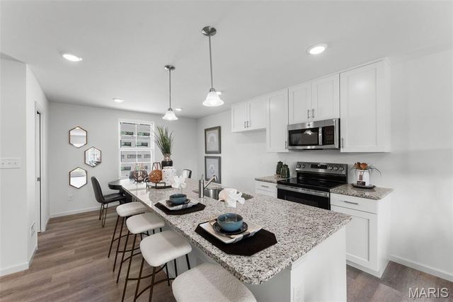 176 Canal Cottage Alley, St Charles, MO 63301