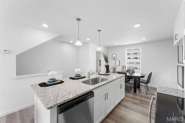 176 Canal Cottage Alley, St Charles, MO 63301