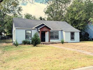 1807 Buck Street, Gainesville, TX 76240