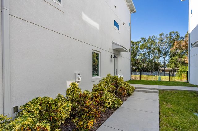 4722 LEGACY PARK DRIVE, Tampa, FL 33611