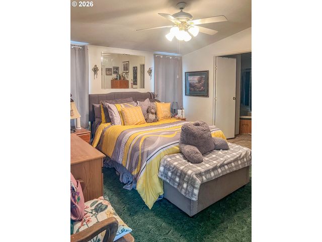 155 BOBWHITE St, Roseburg, OR 97471