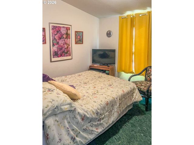 155 BOBWHITE St, Roseburg, OR 97471