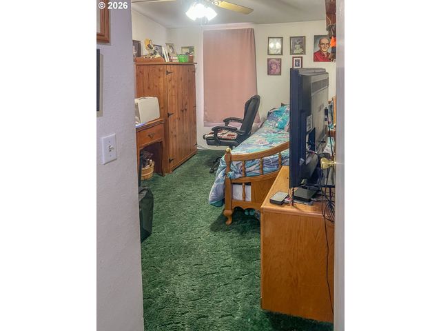 155 BOBWHITE St, Roseburg, OR 97471