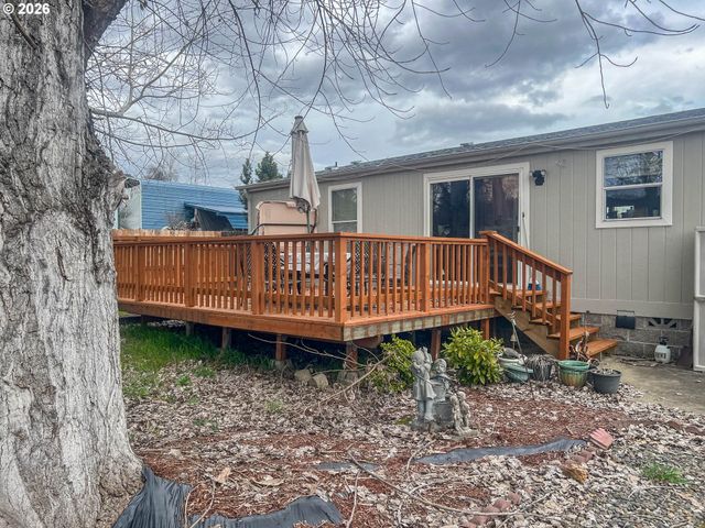 155 BOBWHITE St, Roseburg, OR 97471
