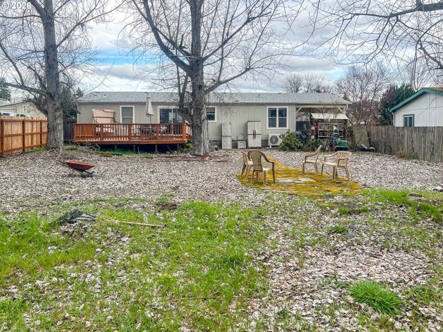 155 BOBWHITE St, Roseburg, OR 97471