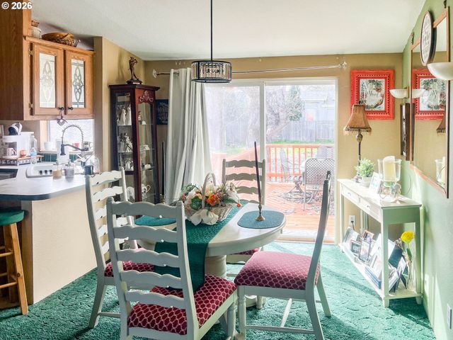 155 BOBWHITE St, Roseburg, OR 97471