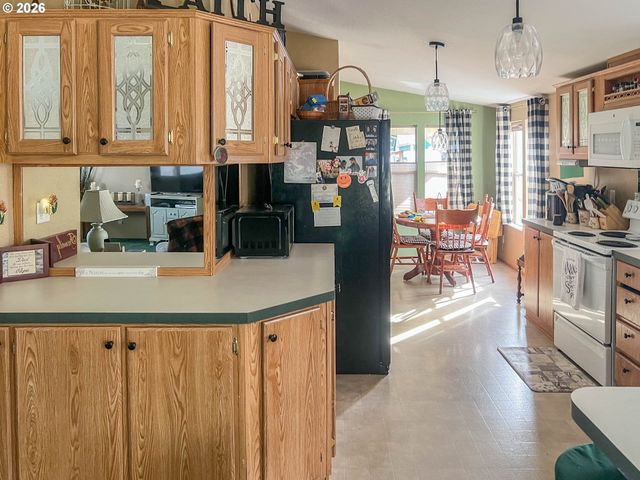 155 BOBWHITE St, Roseburg, OR 97471