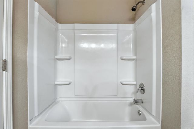 1129 Meadows Edge Drive, Alexander, AR 72002