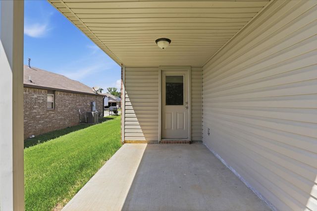 1129 Meadows Edge Drive, Alexander, AR 72002