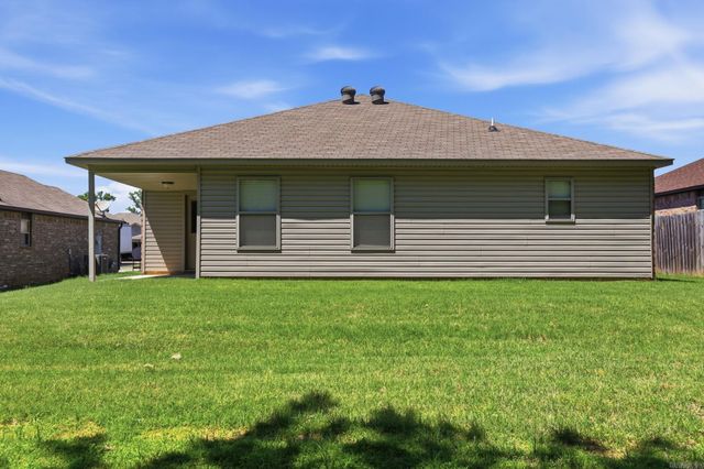 1129 Meadows Edge Drive, Alexander, AR 72002
