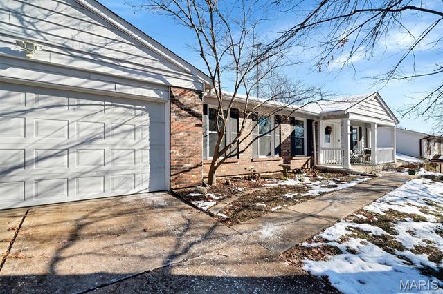 902 Rusticmanor Circle, Ballwin, MO 63011