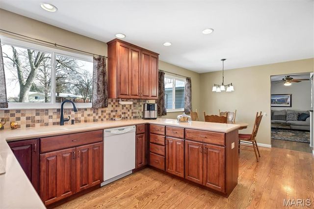 902 Rusticmanor Circle, Ballwin, MO 63011