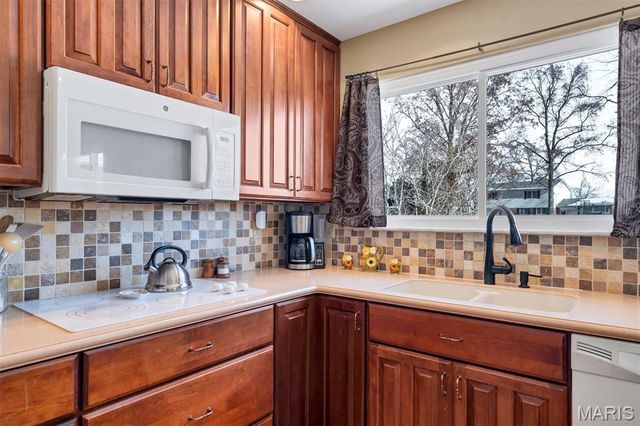 902 Rusticmanor Circle, Ballwin, MO 63011