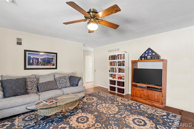 902 Rusticmanor Circle, Ballwin, MO 63011