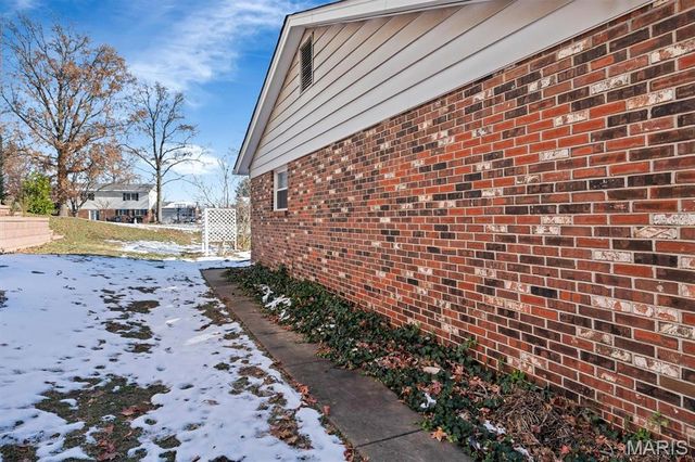 902 Rusticmanor Circle, Ballwin, MO 63011
