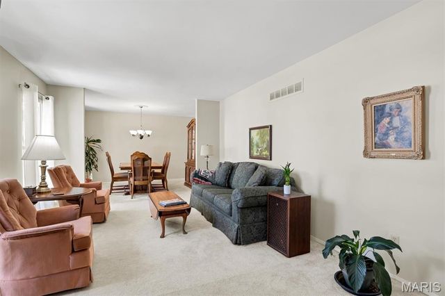 902 Rusticmanor Circle, Ballwin, MO 63011