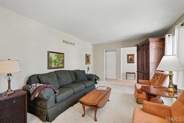 902 Rusticmanor Circle, Ballwin, MO 63011