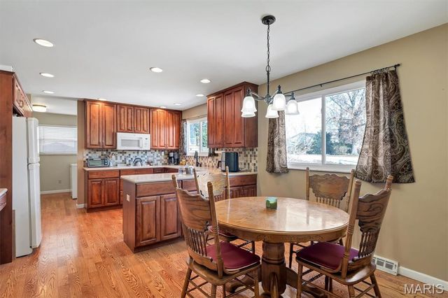 902 Rusticmanor Circle, Ballwin, MO 63011