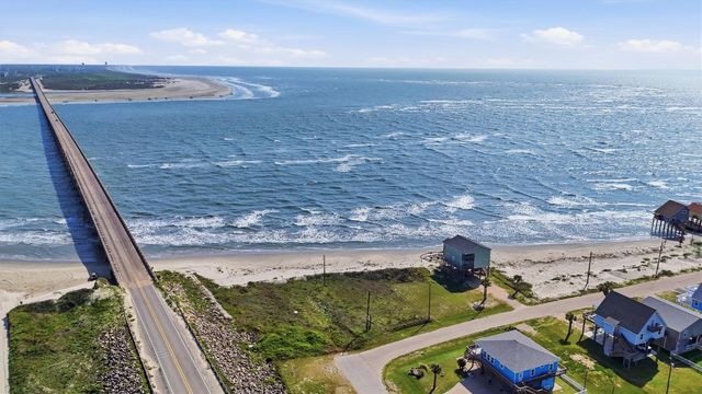 13238 Gulf Beach Dr, Freeport, TX 77541
