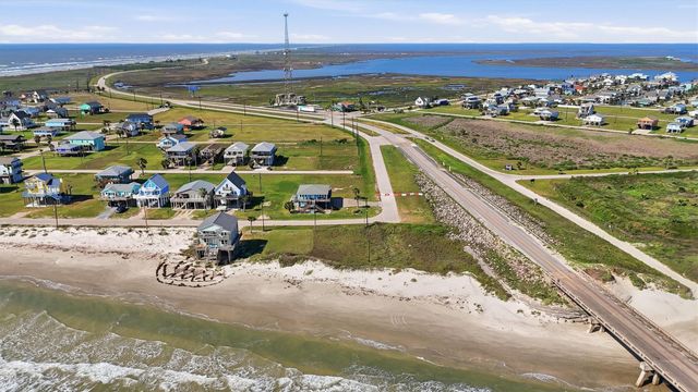 13238 Gulf Beach Dr, Freeport, TX 77541