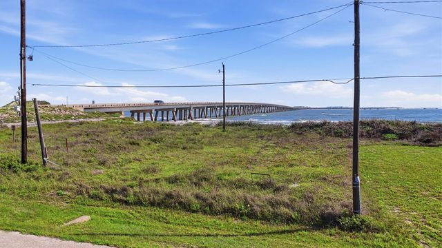 13238 Gulf Beach Dr, Freeport, TX 77541