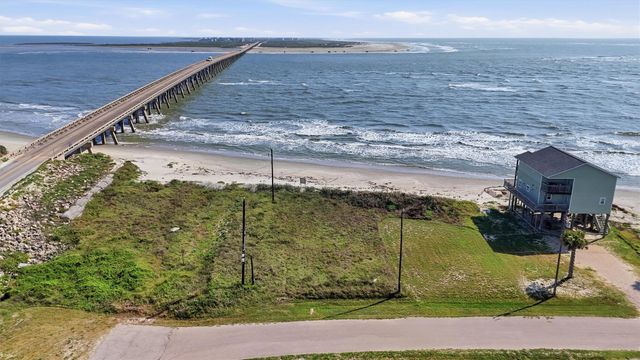 13238 Gulf Beach Dr, Freeport, TX 77541