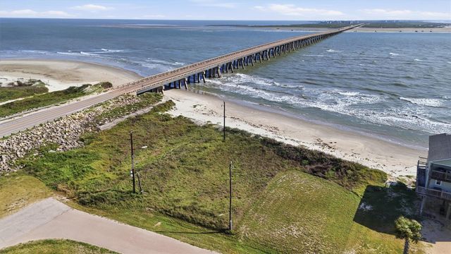 13238 Gulf Beach Dr, Freeport, TX 77541