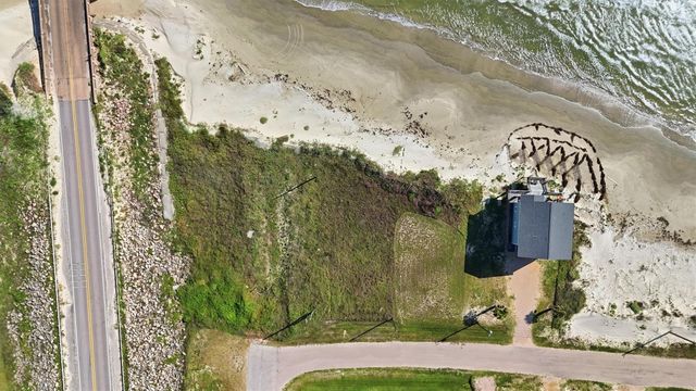 13238 Gulf Beach Dr, Freeport, TX 77541