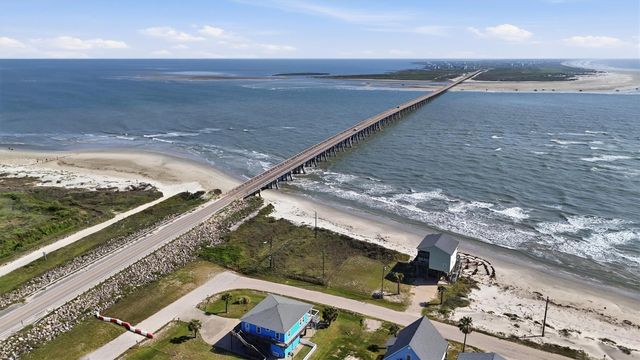 13238 Gulf Beach Dr, Freeport, TX 77541