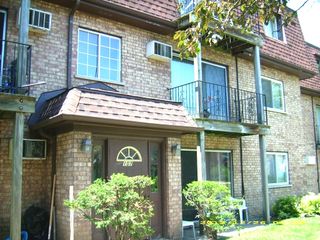 107 E DUNDEE Road 1S, Wheeling, IL 60090